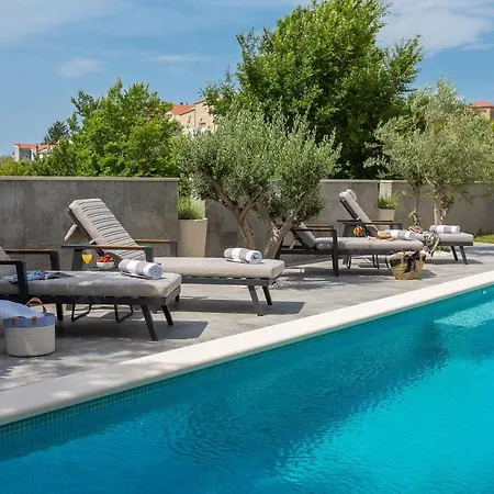 Villa Luxury In With Heated Pool Solin